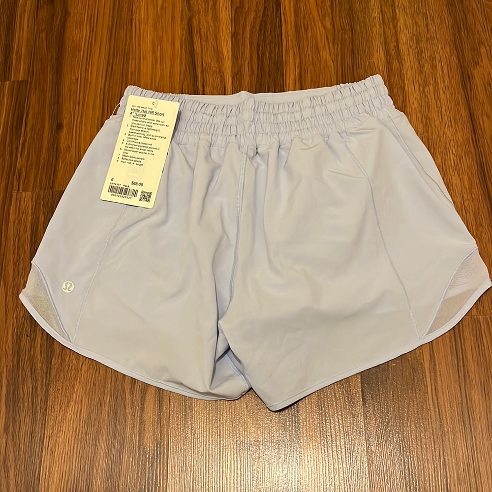 Lululemon Hotty Hot High Rise short 4” lined size 6, Lilac color